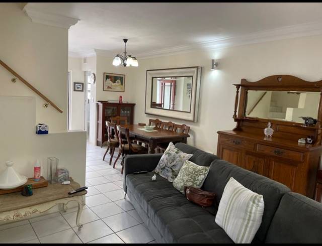 2 BEDROOM APARTMENT FOR SALE IN UMHLANGA CENTRAL